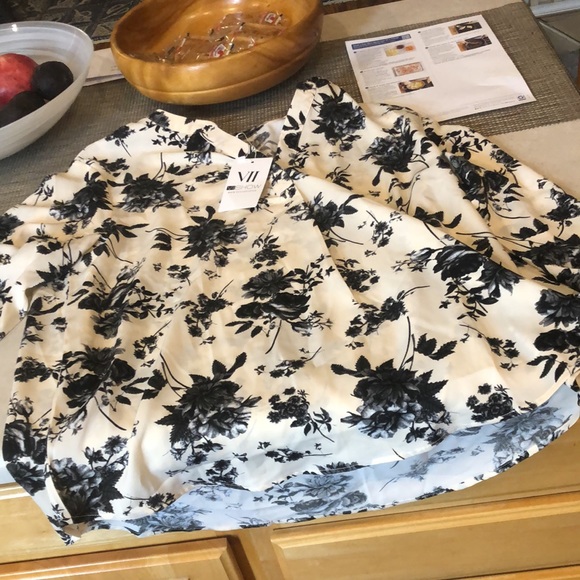 Black and white chiffon top - Picture 4 of 5